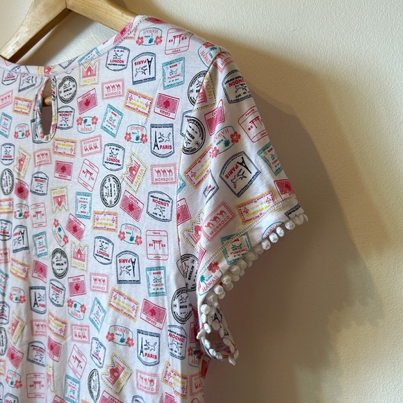 Adorable summer travel shirt. Layla brand, size Women’s L,cute post stamp emblem - Picture 5 of 5